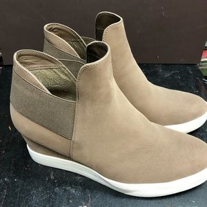 Maurice’s casual bootie size 11